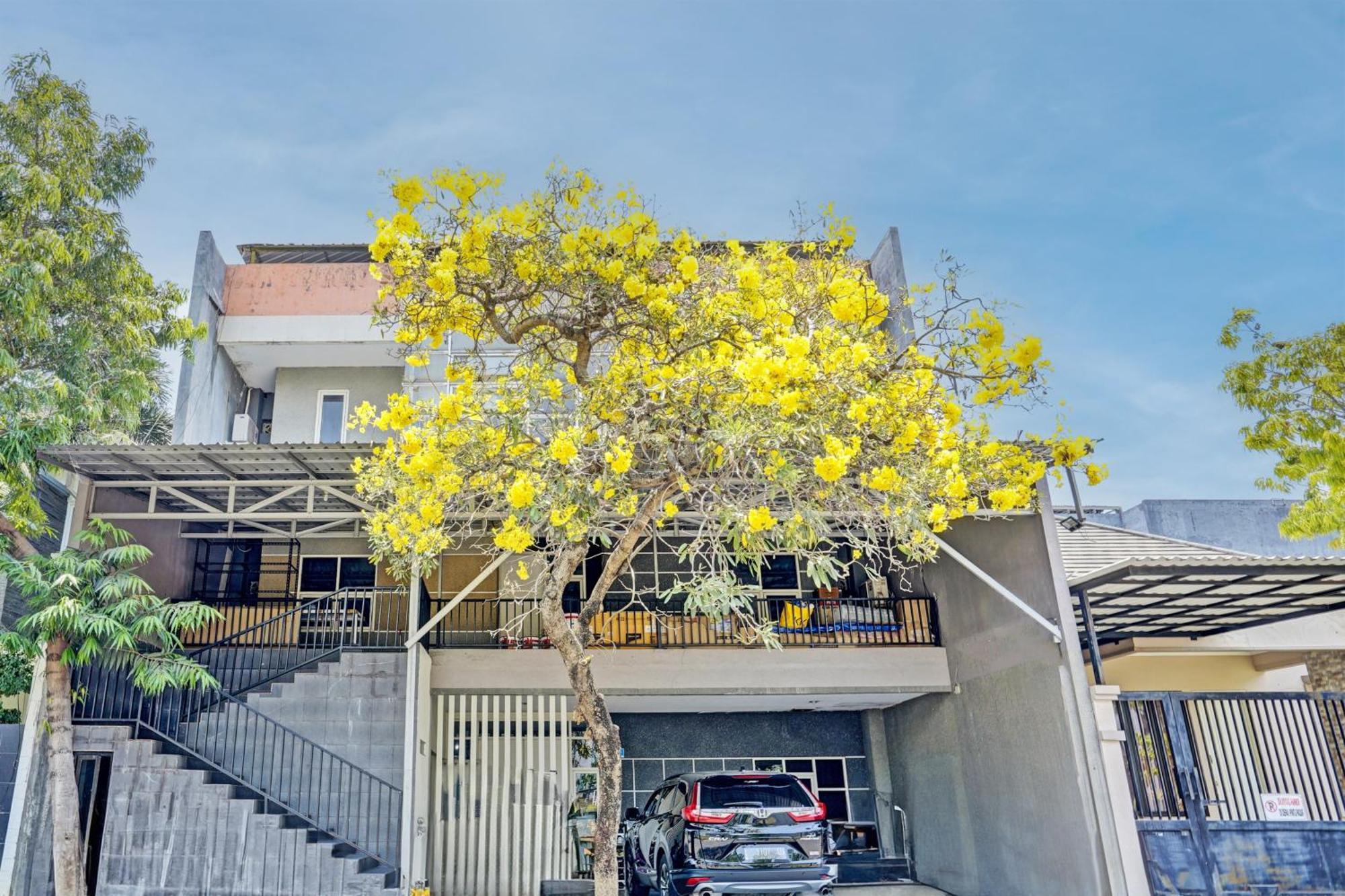 Oyo 93112 Garden Homestay 3 Merlion สุราบายา ภายนอก รูปภาพ