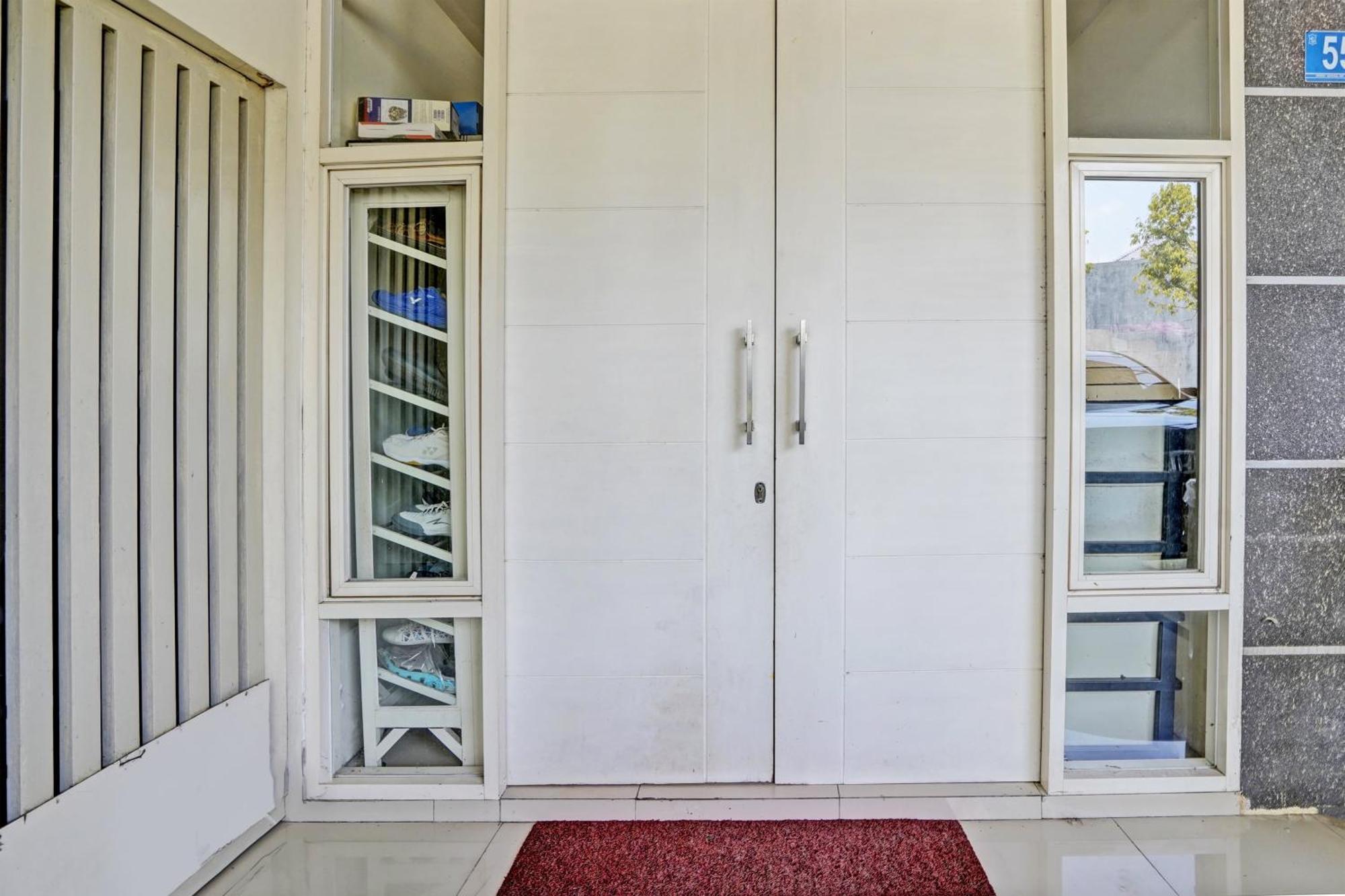 Oyo 93112 Garden Homestay 3 Merlion สุราบายา ภายนอก รูปภาพ